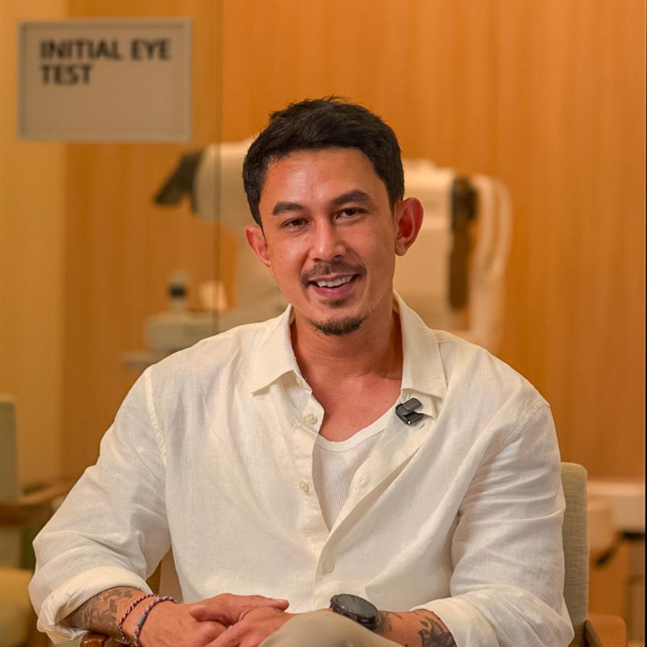 Fandy Christian setelah menjalani prosedur ReLEx SMILE LASIK di Ciputra SMG Eye Clinic Bali.