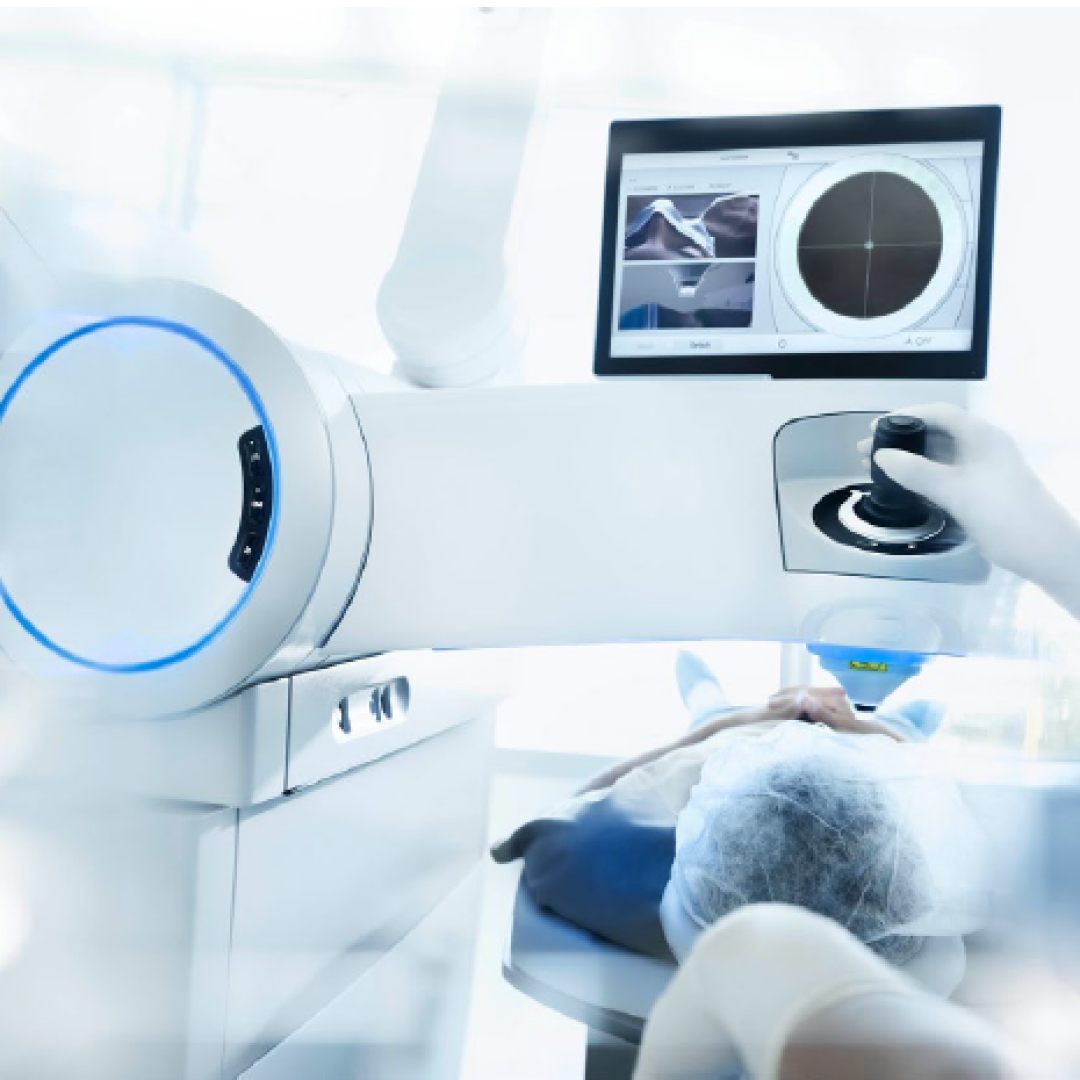 Seamless workflow of SMILE Pro Flapless LASIK using VisuMax 800 at Ciputra SMG Eye Clinic Bali’s modern operating room.